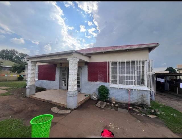 6 BEDROOM HOUSE FOR SALE IN THE HILL